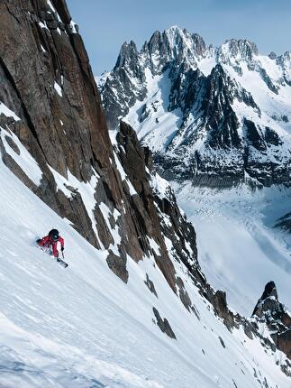 Dent du Requin, Yannick Boissenot, Julien Herry, Zian Perrot-Couttet - The descent 'L’aileron du Requin' on Dent du Requin in the Mont Blanc massif (Yannick Boissenot, Julien Herry, Zian Perrot-Couttet 02/2024)