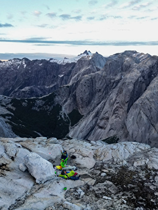 Valle Cochamò, Cile, Cerro Trinidad Central, Angelo Contessi, Diego Diaz, Leo Gheza - L'apertura di 'Nunca say Nunca' sul Cerro Trinidad Central, Valle Cochamò, Cile (Angelo Contessi, Diego Diaz, Leo Gheza 02/2024)