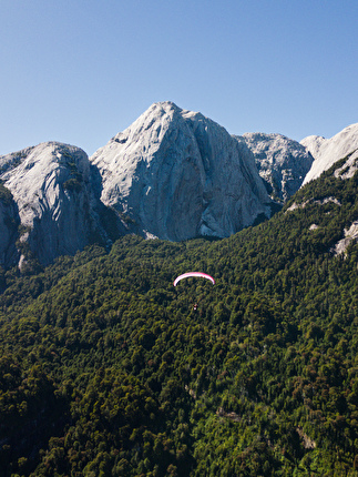 Valle Cochamò, Chile, Cerro Trinidad Central, Angelo Contessi, Diego Diaz, Leo Gheza - Leo Gheza paragliding in Valle Cochamò, Chile, February 2024