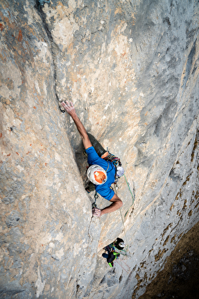 Val Scura, Vette Feltrine, Dolomiti, Nicolò Geremia, Mirco Grasso, Francesco Rigon - Mirco Grasso durante la prima libera di 'Andamento Lento' in Valscura (Vette Feltrine, Dolomiti)