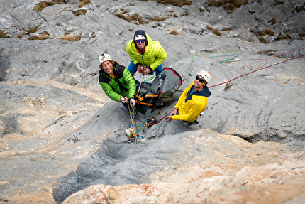 Val Scura, Vette Feltrine, Dolomiti, Nicolò Geremia, Mirco Grasso, Francesco Rigon - Nicolò Geremia, Francesco Rigon e Mirco Grasso in sosta durante la prima libera di 'Andamento Lento' in Valscura (Vette Feltrine, Dolomiti)