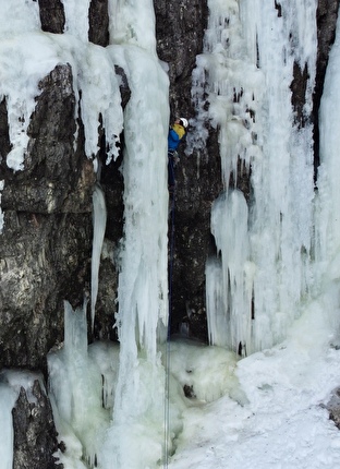 Val Travenanzes, Dolomiti, Diana Calabuig, Sarah Haase, Santiago Padros - L'apertura di 'Todo me parece bonito' in Val Travenanzes, Dolomiti (Diana Calabuig, Sarah Haase, Santi Padros 06/02/2024)