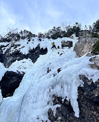 Val Travenanzes, Dolomiti, Diana Calabuig, Sarah Haase, Santiago Padros - L'apertura di 'Cataluña Express' in Val Travenanzes, Dolomiti (Diana Calabuig, Sarah Haase, Santi Padros 06/02/2024)