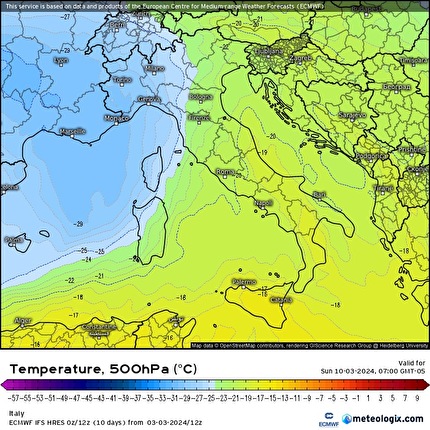 Vento in montagna -  Esempio di temperature a 500 hPa (circa 5500 m). Evidente l’aria più fredda in arrivo sull’Italia da ovest (colore azzurro) e aria più mite (in giallo) sul Centro/Sud Italia.