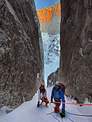 Monte Fop, Dolomiti, Emanuele Andreozzi, Fabio Tamanini, Vaida Vaivadaite - L'apertura di 'Per Elisabetta' sulla parete nord del Monte Fop in Val Ombretta, Marmolada, Dolomiti (Emanuele Andreozzi, Fabio Tamanini, Vaida Vaivadaite 28/01/2024)