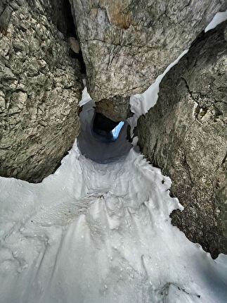 Monte Fop, Dolomiti, Emanuele Andreozzi, Fabio Tamanini, Vaida Vaivadaite - L'apertura di 'Per Elisabetta' sulla parete nord del Monte Fop in Val Ombretta, Marmolada, Dolomiti (Emanuele Andreozzi, Fabio Tamanini, Vaida Vaivadaite 28/01/2024)