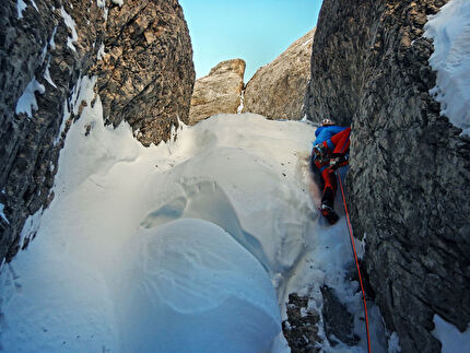 Monte Fop, Dolomiti, Emanuele Andreozzi, Fabio Tamanini, Vaida Vaivadaite - L'apertura di 'Per Elisabetta' sulla parete nord del Monte Fop in Val Ombretta, Marmolada, Dolomiti (Emanuele Andreozzi, Fabio Tamanini, Vaida Vaivadaite 28/01/2024