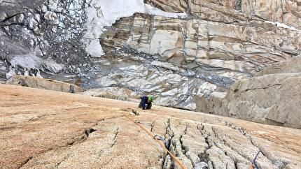 El Mocho, Patagonia, Nico Lewin, Ignacio Mulero, Leon Riveros - La prima salita di 'Arigato Chalten' (7c, 450m) sulla parete nord di El Mocho in Patagonia (Ignacio Mulero, Leon Teizan Riveros Molina, Nico Lewin 2024)