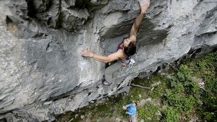 Make a wish - Luca Passini su Make wish 8c+ alla Grotta di Mandello (Lc)