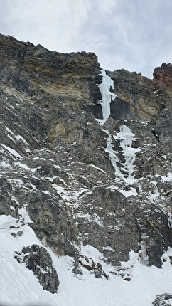 Martin Feistl - Martin Feistl making the solo first ascent of 'Daily Dose of Luck' on Hammerspitze in Pinnistal, Austria (24/01/2024)