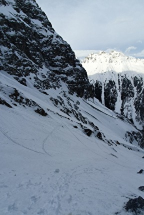 Martin Feistl - Martin Feistl making the solo first ascent of 'Daily Dose of Luck' on Hammerspitze in Pinnistal, Austria (24/01/2024)