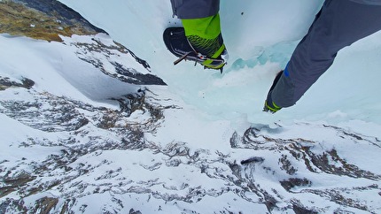 Martin Feistl - Martin Feistl making the solo first ascent of 'Daily Dose of Luck' on Hammerspitze in Pinnistal, Austria (24/01/2024)