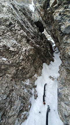 Martin Feistl - Martin Feistl making the solo first ascent of 'Daily Dose of Luck' on Hammerspitze in Pinnistal, Austria (24/01/2024)