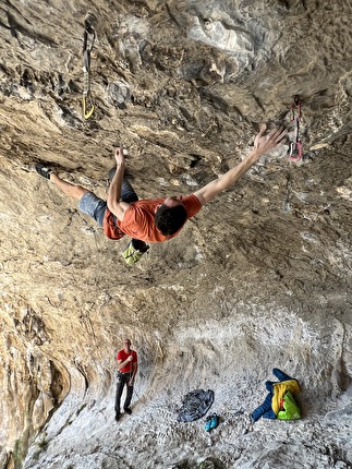 Stefano Carnati ripete Vicious Circle (9a+/b) a Mišja peč in Slovenia