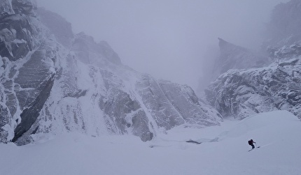 Aiguille du Nantillon, Envers des Aiguilles, Mont Blanc, Hypnotic Lain, Oliver Gajewski, Santiago Padrós - The first ascent of 'Hypnotic Lain' on Aiguille du Nantillon, Envers des Aiguilles, Mont Blanc (Oliver Gajewski, Santiago Padrós 19-20/02/2024)