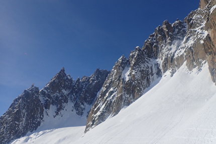 Aiguille du Nantillon, Envers des Aiguilles, Mont Blanc, Hypnotic Lain, Oliver Gajewski, Santiago Padrós - The first ascent of 'Hypnotic Lain' on Aiguille du Nantillon, Envers des Aiguilles, Mont Blanc (Oliver Gajewski, Santiago Padrós 19-20/02/2024)