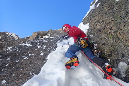 Aiguille du Nantillon, Envers des Aiguilles, Mont Blanc, Hypnotic Lain, Oliver Gajewski, Santiago Padrós - The first ascent of 'Hypnotic Lain' on Aiguille du Nantillon, Envers des Aiguilles, Mont Blanc (Oliver Gajewski, Santiago Padrós 19-20/02/2024)