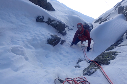 Aiguille du Nantillon, Envers des Aiguilles, Mont Blanc, Hypnotic Lain, Oliver Gajewski, Santiago Padrós - The first ascent of 'Hypnotic Lain' on Aiguille du Nantillon, Envers des Aiguilles, Mont Blanc (Oliver Gajewski, Santiago Padrós 19-20/02/2024)