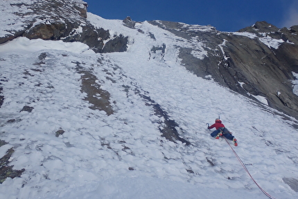 Aiguille du Nantillon, Envers des Aiguilles, Monte Bianco, Hypnotic Lain, Oliver Gajewski, Santiago Padrós - L'apertura di 'Hypnotic Lain' all'Aiguille du Nantillon, Envers des Aiguilles, Monte Bianco (Oliver Gajewski, Santiago Padrós 19-20/02/2024)