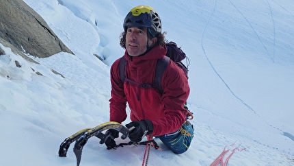 Aiguille du Nantillon, Envers des Aiguilles, Mont Blanc, Hypnotic Lain, Oliver Gajewski, Santiago Padrós - The first ascent of 'Hypnotic Lain' on Aiguille du Nantillon, Envers des Aiguilles, Mont Blanc (Oliver Gajewski, Santiago Padrós 19-20/02/2024)