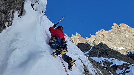 Aiguille du Nantillon, Envers des Aiguilles, Mont Blanc, Hypnotic Lain, Oliver Gajewski, Santiago Padrós - The first ascent of 'Hypnotic Lain' on Aiguille du Nantillon, Envers des Aiguilles, Mont Blanc (Oliver Gajewski, Santiago Padrós 19-20/02/2024)