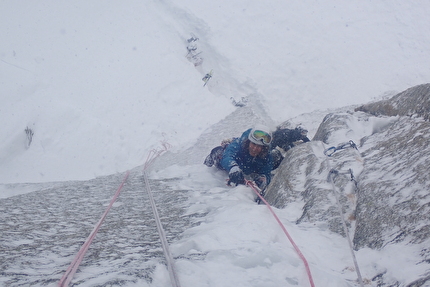 Capucin du Requin, Envers des Aiguilles, Monte Bianco, Valérie Dupont, Oliver Gajewski, Santiago Padrós - L'apertura di 'Folie Perseverante' al Capucin du Requin, Envers des Aiguilles, Monte Bianco (Valérie Dupont, Oliver Gajewski, Santiago Padrós 24-25/02/2024)