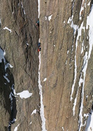 Nantillons, Mont Blanc, Mathieu Maynadier, Louna Ladevant, Tristan Ladevant - The first ascent of 'Syndrome de l’oubl' on Deuxième Pointe de Nantillons, Mont Blanc massif (Mathieu Maynadier, Louna Ladevant, Tristan Ladevant 29/02/2024)