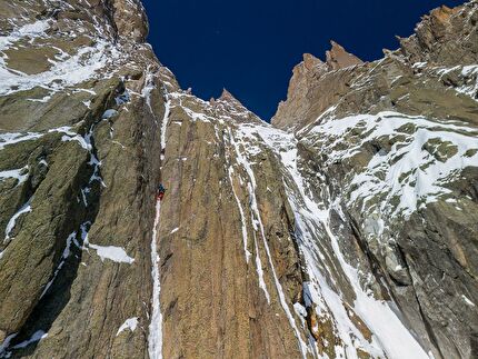 Nantillons, Mont Blanc, Mathieu Maynadier, Louna Ladevant, Tristan Ladevant - The first ascent of 'Syndrome de l’oubl' on Deuxième Pointe de Nantillons, Mont Blanc massif (Mathieu Maynadier, Louna Ladevant, Tristan Ladevant 29/02/2024)