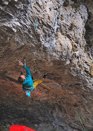 Luca Bana si regala A Present for the Future (9a+) in Valle dell'Opol