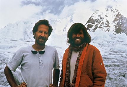 La montagna lucente (Gasherbrum - Der leuchtende Berg), Reinhold Messner, Hans Kammerlander, Werner Herzog - Werner Herzog e Reinhold Messner, tratto dal film La montagna lucente (Gasherbrum - Der leuchtende Berg) di Werner Herzog