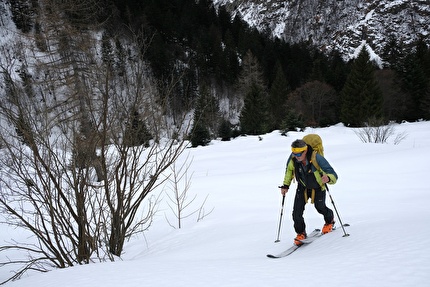 Traversata scialpinistica delle Alpi Marittime fra Cuneo e Nizza - Adriano Ferrero verso il Rifugio Remondino, prima tappa in quota della traversata delle Alpi Marittime fra Cuneo e Nizza