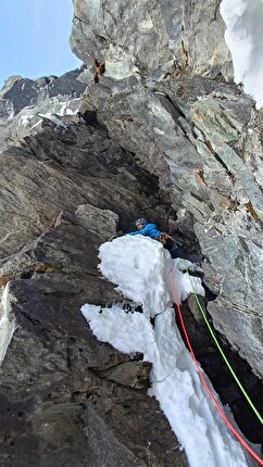 Rothorn, Val d'Ayas, Giovanni Ravizza, Michele Tixi - L'apertura di 'Ricordi indelebili' sul Rothorn in Val d'Ayas, Valle d'Aosta (Giovanni Ravizza, Michele Tixi 25/03/2024)