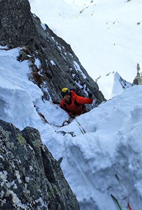 Rothorn, Val d'Ayas, Giovanni Ravizza, Michele Tixi - L'apertura di 'Ricordi indelebili' sul Rothorn in Val d'Ayas, Valle d'Aosta (Giovanni Ravizza, Michele Tixi 25/03/2024)