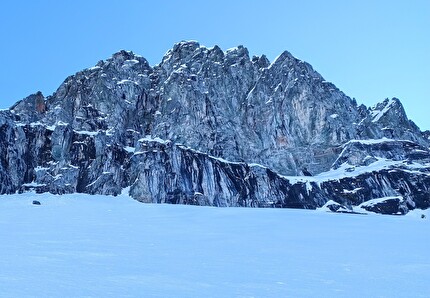 Rothorn, Val d'Ayas, Giovanni Ravizza, Michele Tixi - Il Rothorn in Val d'Ayas, Valle d'Aosta, dove Giovanni Ravizza e Michele Tixi hanno aperto la via di misto 'Ricordi indelebili' 