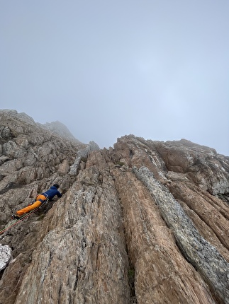 Pizzo di Camarda, Luca Gasparini, Cristiano Iurisci, Gianluigi Ranieri - L'apertura della via di misto 'Demetra' sulla nord del Pizzo di Camarda (Luca Gasparini, Cristiano Iurisci, Gianluigi Ranieri 23/03/2024)