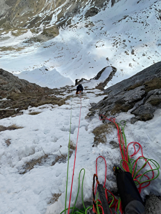 Pizzo di Camarda, Luca Gasparini, Cristiano Iurisci, Gianluigi Ranieri - L'apertura della via di misto 'Demetra' sulla nord del Pizzo di Camarda (Luca Gasparini, Cristiano Iurisci, Gianluigi Ranieri 23/03/2024)