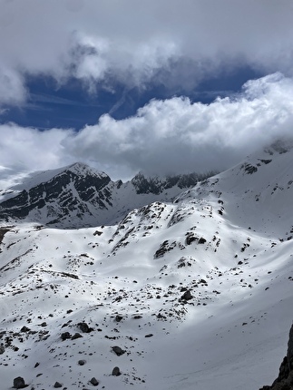 Pizzo di Camarda, Luca Gasparini, Cristiano Iurisci, Gianluigi Ranieri - L'apertura della via di misto 'Demetra' sulla nord del Pizzo di Camarda (Luca Gasparini, Cristiano Iurisci, Gianluigi Ranieri 23/03/2024)