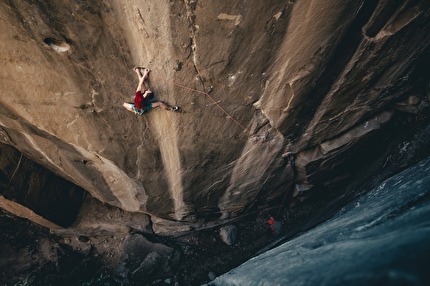 Watch Adam Ondra send Bon Voyage, E12 trad at Annot