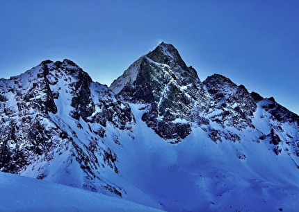 Piz Güglia Piz Julier Roger Schäli - Piz Güglia in Switzerland and the obvious line of 'Nordwestwand – Couloir', established solo by Roger Schäli on 20/03/2024