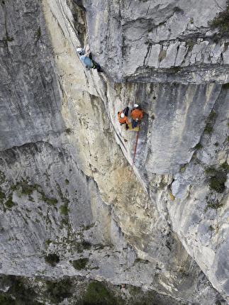 Sull’orlo di un duplice abisso, Monte Cimo, Brentino, Val d'Adige - Alex Ventajas sul quarto tiro di 'Sull’orlo di un duplice abisso' al Monte Cimo in Val d'Adige