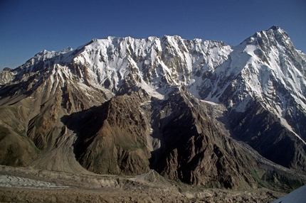 Mazeno Ridge - La lunghissima Mazeno Ridge e la cima del Nanga Parbat, Pakistan.