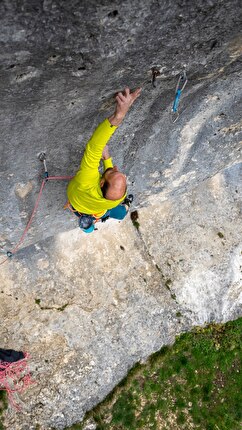 Watch Cédric Lachat climb Chimpanzodrome, historic Jean-Pierre Bouvier 7c+ at Saussois