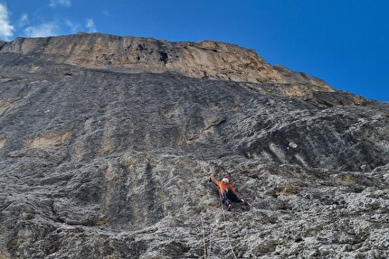 Punta Emma, Rosengarten, Dolomites, Luca Giupponi, Rolando Larcher - Luca Giupponi establishing pitch 2 of the 'Giupponi-Larcher' on Punta Emma, Rosengarten, Dolomites