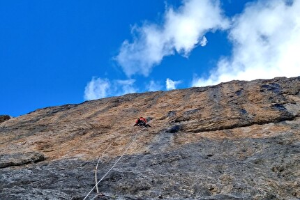 Punta Emma, Rosengarten, Dolomites, Luca Giupponi, Rolando Larcher - Luca Giupponi establishing pitch 4 of the 'Giupponi-Larcher' on Punta Emma, Rosengarten, Dolomites