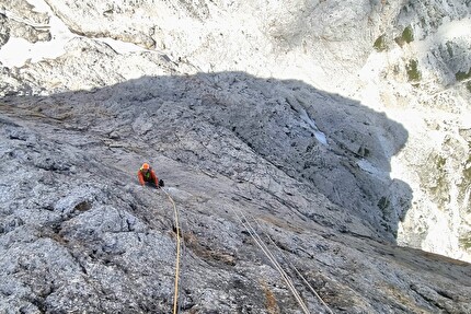 Punta Emma, Rosengarten, Dolomites, Luca Giupponi, Rolando Larcher - Luca Giupponi establishing pitch 5 of the 'Giupponi-Larcher' on Punta Emma, Rosengarten, Dolomites