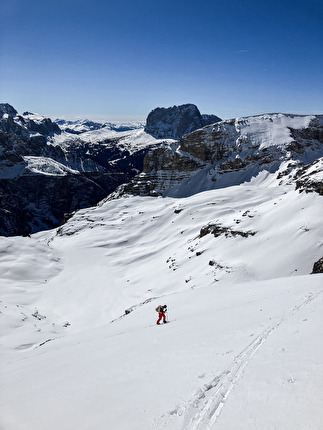 Piz de Puez, Dolomites, Franz Anstein, Federico Maremonti, Andreas Tonelli - The ski descent of 'Canal sëura l uët' on Piz de Puez in the Dolomites (Franz Anstein, Federico Maremonti, Andreas Tonelli 25/03/2024)