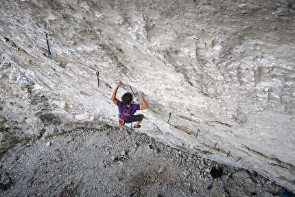 Lorenzo Bogliacino - Lorenzo Bogliacino su 'Trainspotting' (9a+) alla falesia La Stazione in Val Tanaro, Piemonte, aprile 2024