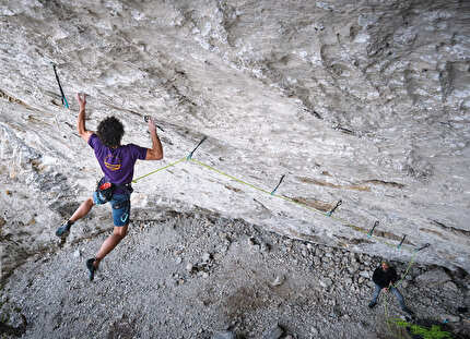 Lorenzo Bogliacino - Lorenzo Bogliacino su 'Trainspotting' (9a+) alla falesia La Stazione in Val Tanaro, Piemonte, aprile 2024