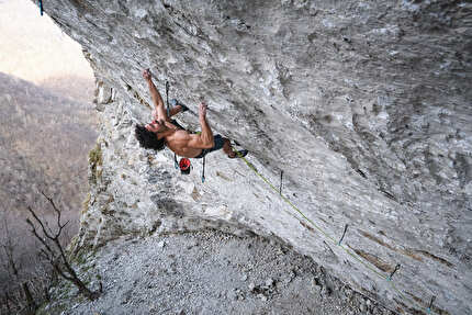 Lorenzo Bogliacino frees Trainspotting (9a+) in Val Tanaro, Italy