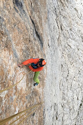 Punta Emma, Catinaccio, Dolomiti, Luca Giupponi, Rolando Larcher - Rolando Larcher durante la libera del 4° tiro della 'Giupponi-Larcher' alla Punta Emma, Catinaccio, Dolomiti